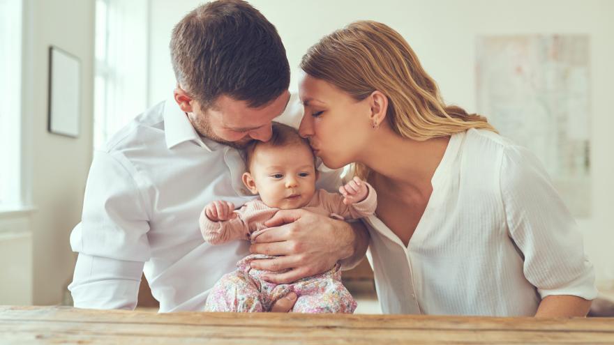 Texto Alternativo: La Comunidad de Madrid presenta el Portal de la Maternidad y la Paternidad que informa sobre sus ayudas y recursos públicos de protección a la familia