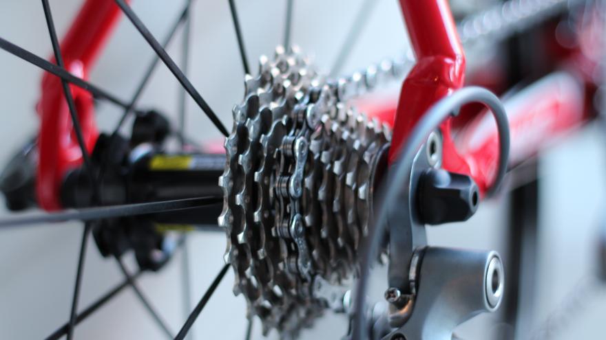 Texto Alternativo: La Comunidad de Madrid aumenta un 35% sus ayudas para la compra de motos, ciclomotores, bicicletas y patinetes cero emisiones