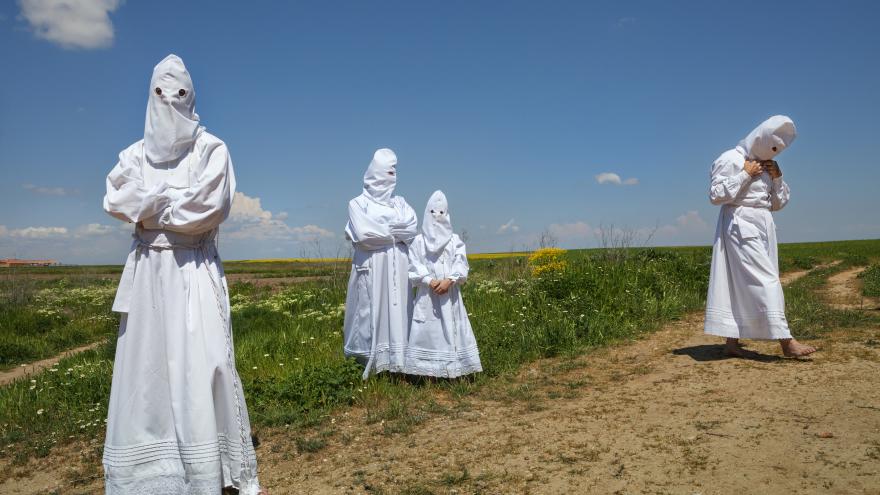 Texto Alternativo: La Comunidad de Madrid dedica una exposición fotográfica a las fiestas tradicionales descritas en las obras de Miguel de Cervantes
