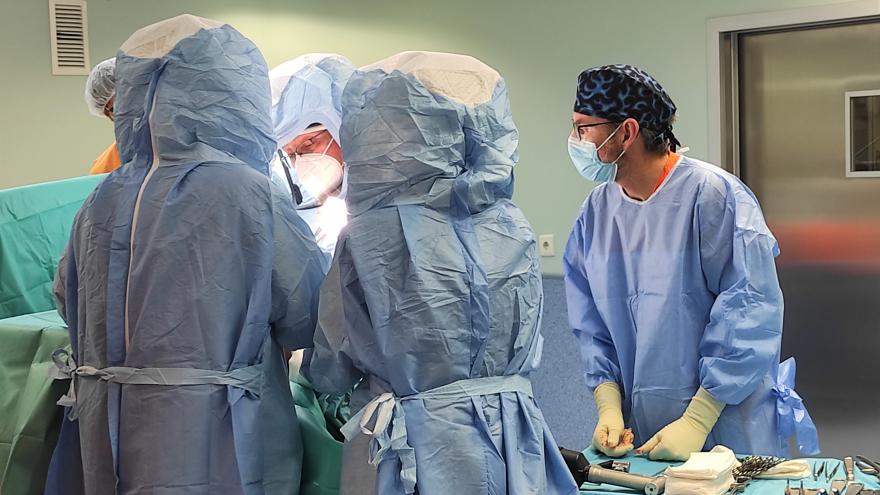 Texto Alternativo: El Hospital público de la Cruz Roja de la Comunidad de Madrid mejora los resultados de las intervenciones de hombro con una prótesis pionera en España