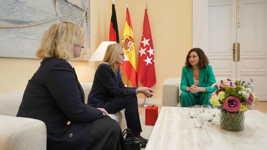 Texto Alternativo: Díaz Ayuso se reúne con la embajadora de Alemania en España