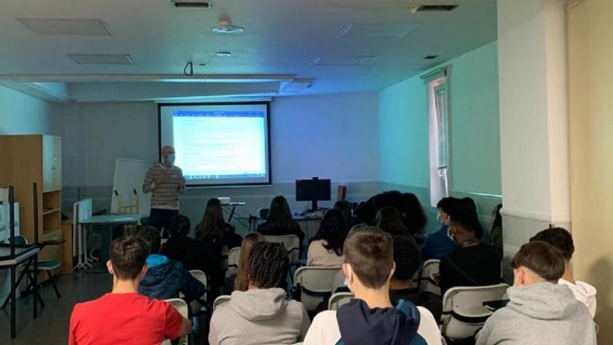 Texto Alternativo: El Centro de Salud San Andrés forma a alumnos de cuatro institutos en el programa 4º ESO Empresa
