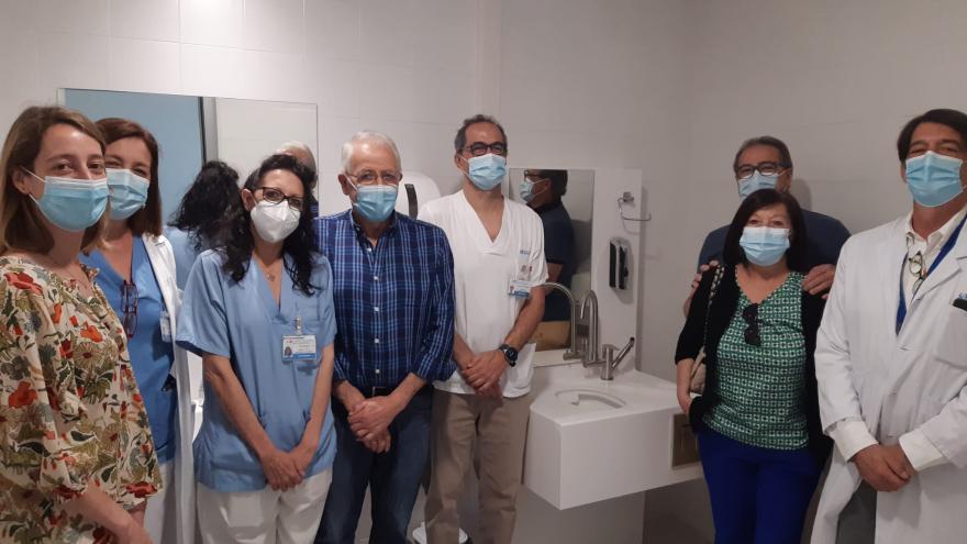 Texto Alternativo: El Hospital del Henares instala un baño para personas ostomizadas