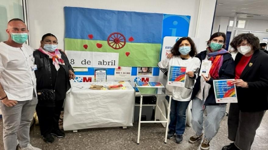 Texto Alternativo: El Centro de Salud Quince de Mayo da a conocer el Servicio de Mediación en Salud Pública con la comunidad gitana