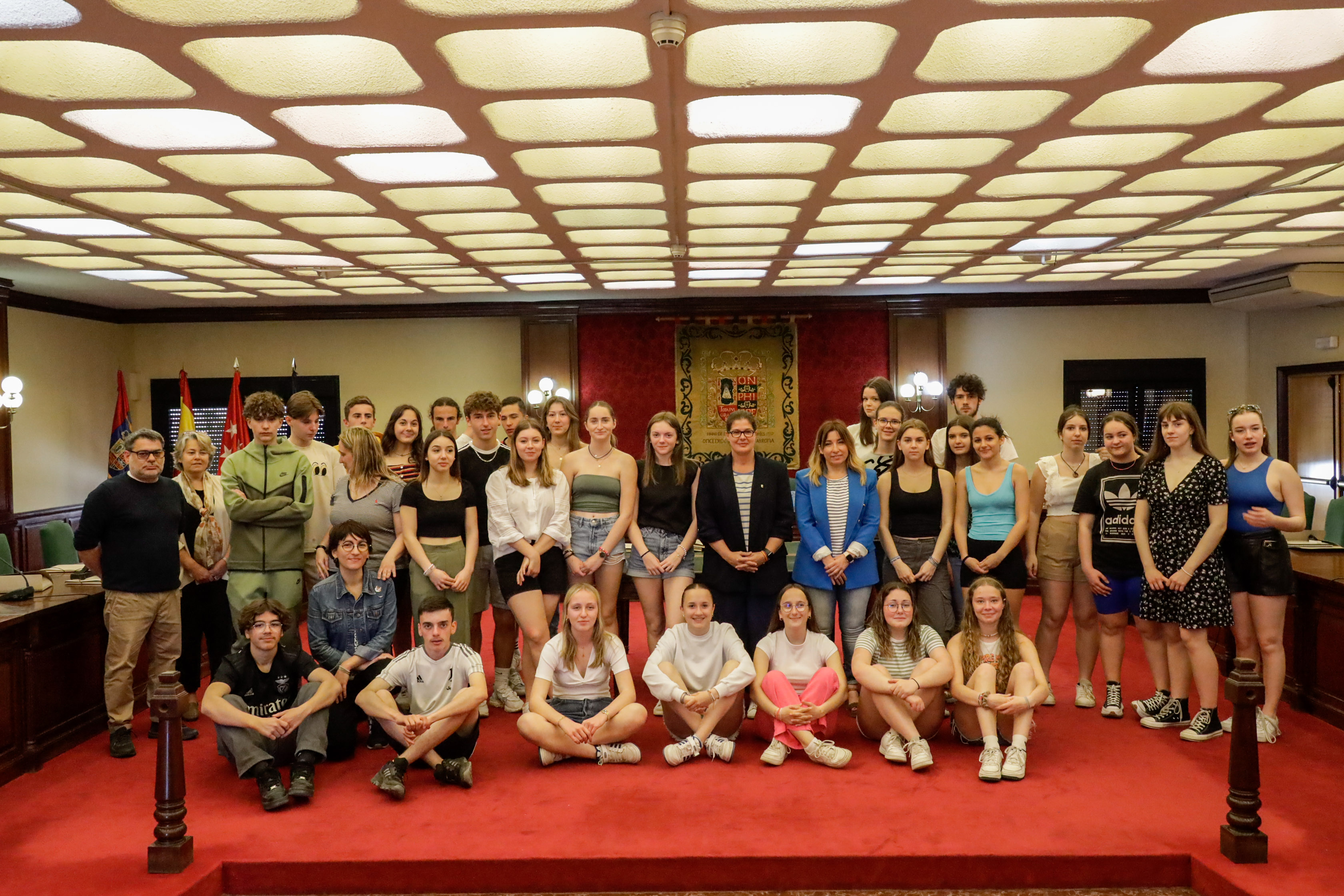 Texto Alternativo: Alumnos franceses de intercambio con el IES Los Rosales visitan el Ayuntamiento de Móstoles