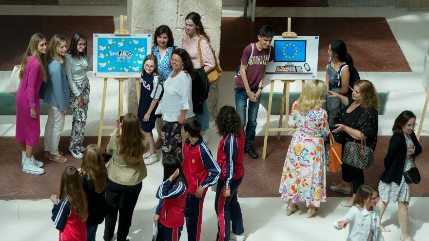 Texto Alternativo: La Comunidad de Madrid conmemora el Día de Europa con un concurso de carteles en el que participan más de 350 alumnos