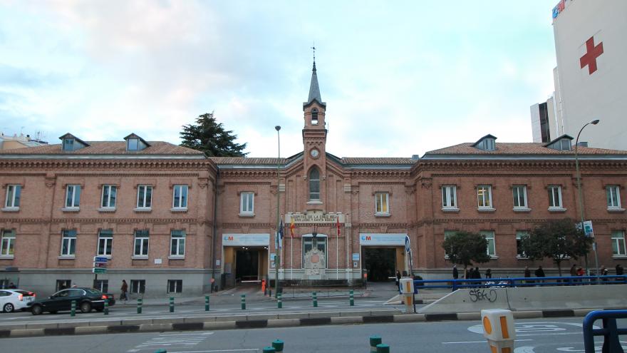 Texto Alternativo: El Hospital Universitario Cruz Roja celebra el acto de graduación de residentes de Medicina y Enfermería 2023