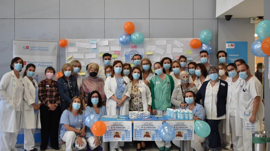 Texto Alternativo: El Hospital de La Princesa celebra con sus pacientes el Día Internacional de la Enfermería