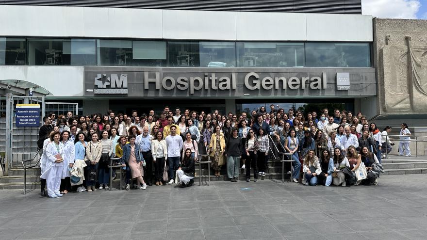Texto Alternativo: El Hospital La Paz da la bienvenida a 186 nuevos residentes y consolida su compromiso con la formación sanitaria de calidad