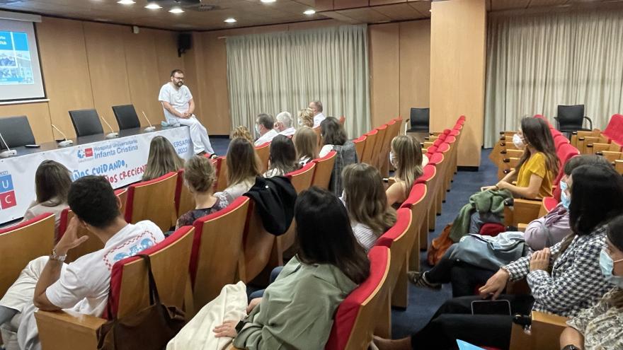 Texto Alternativo: El Hospital Infanta Cristina recibe a 13 futuros especialistas para completar su formación