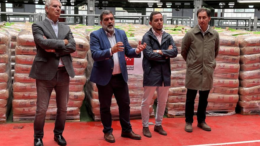 Texto Alternativo: La Comunidad de Madrid entregará 115.000 kilos de pienso a ganaderos de bovino extensivo afectados por la sequía