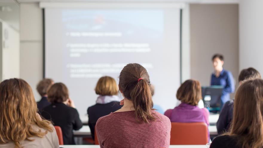 Texto Alternativo: La Comunidad de Madrid aprueba 30,5 millones en becas FP que beneficiarán a más de 12.000 alumnos el próximo curso
