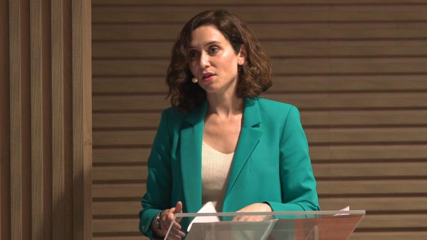 Texto Alternativo: Díaz Ayuso: “Vivimos una degradación institucional sin precedentes que compromete la democracia, la libertad y el Estado de Derecho”
