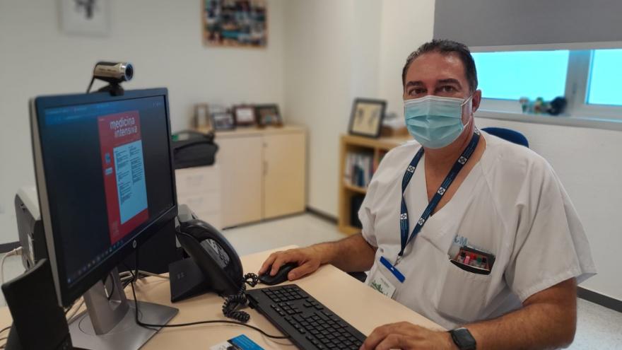 Texto Alternativo: El jefe de la UCI y cuidados intermedios del Hospital del Henares, nombrado editor jefe de la revista “Medicina Intensiva”