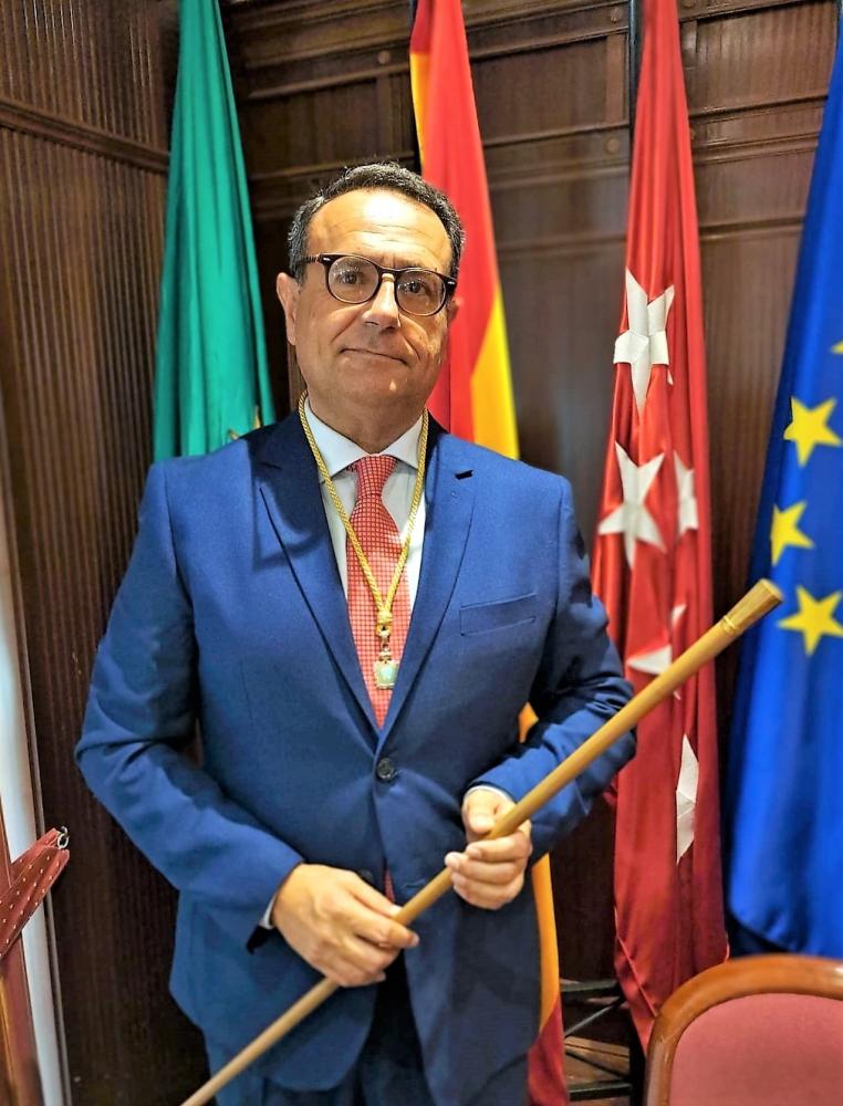 Texto Alternativo: JuanPedro, investido alcalde de Villaviciosa de Odón con el apoyo de Vox: Un pactopor la estabilidad y el beneficio de los villaodonenses