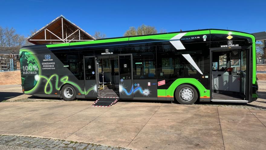 Texto Alternativo: Díaz Ayuso anuncia el Bus de Uso Prioritario para conectar Alcorcón y Móstoles con Arroyomolinos