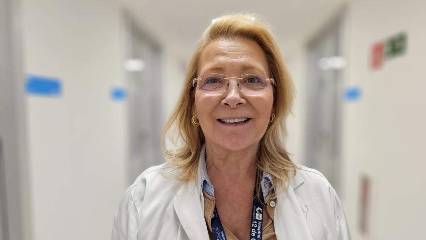 Texto Alternativo: Una doctora del Hospital 12 de Octubre recibe la medalla de oro al mérito profesional de la Sociedad Española de Salud y Seguridad en el Trabajo