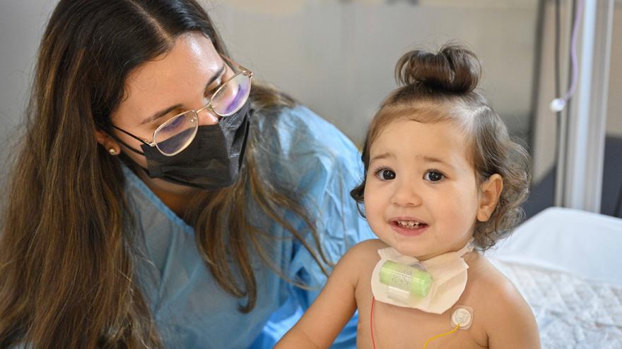 Texto Alternativo: El Marañón desarrolla un programa para formar a los padres en el cuidado de niños dependientes de alta tecnología sanitaria