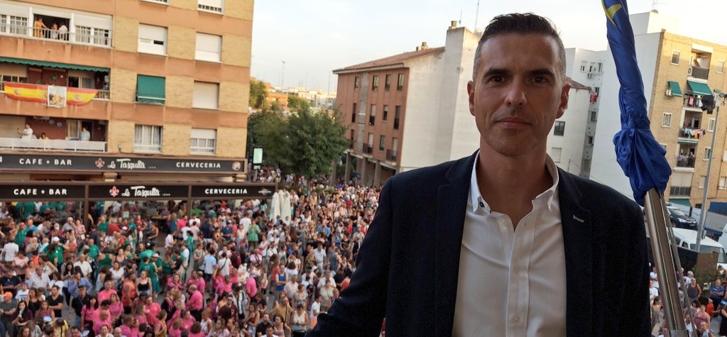 Texto Alternativo: Dimite y entrega su acta de concejal el número dos de VOX en Móstoles Israel Díaz López