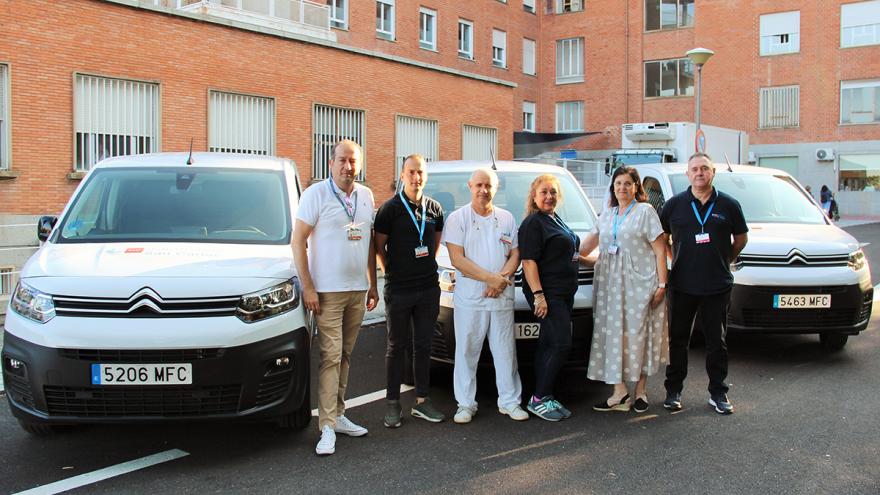 Texto Alternativo: El Hospital Clínico San Carlos renueva su parque móvil con vehículos eléctricos