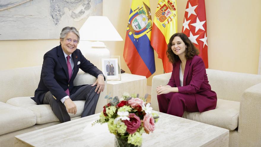Texto Alternativo: Díaz Ayuso recibe al presidente de la República del Ecuador en la Real Casa de Correos