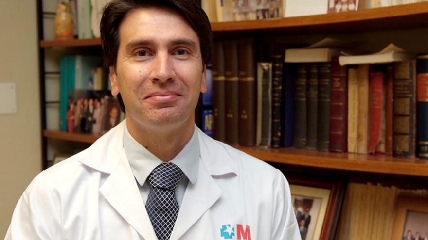Texto Alternativo: Un traumatólogo del Hospital Gregorio Marañón dirige una fundación mundial de cirujanos y científicos dedicada al avance del tratamiento de las fracturas