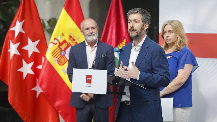 Texto Alternativo: La Comunidad de Madrid refuerza la colaboración con los 179 municipios de la región para simplificar trámites y mejorar los servicios públicos