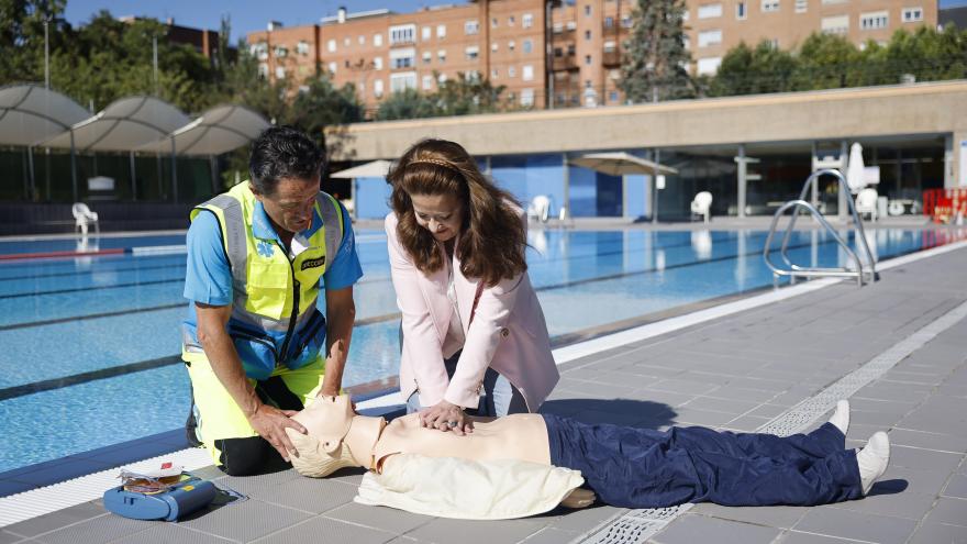 Texto Alternativo: La Comunidad de Madrid incrementa en un 6% el número de desfibriladores en espacios ajenos al ámbito sanitario