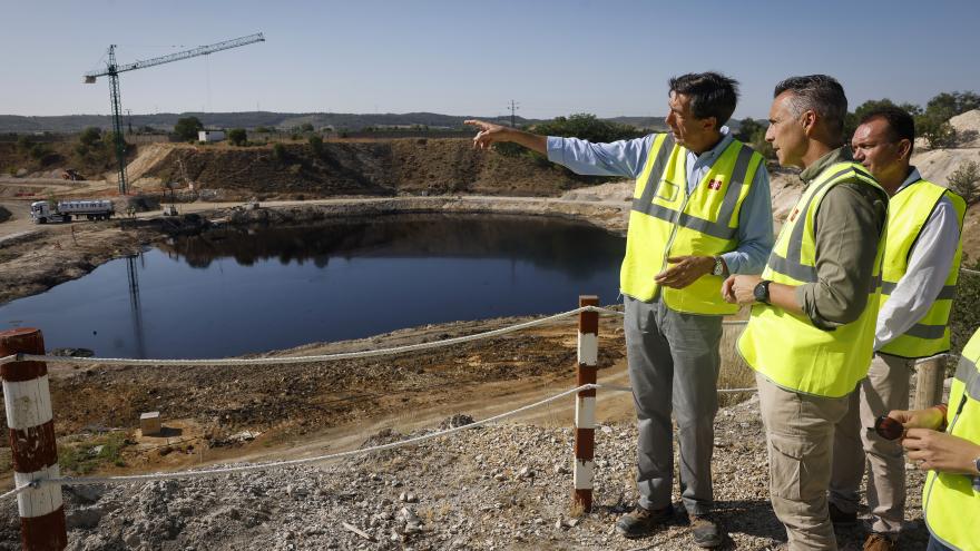 Texto Alternativo: La Comunidad de Madrid ha retirado más de 66.000 toneladas de residuos en las lagunas artificiales de Arganda del Rey