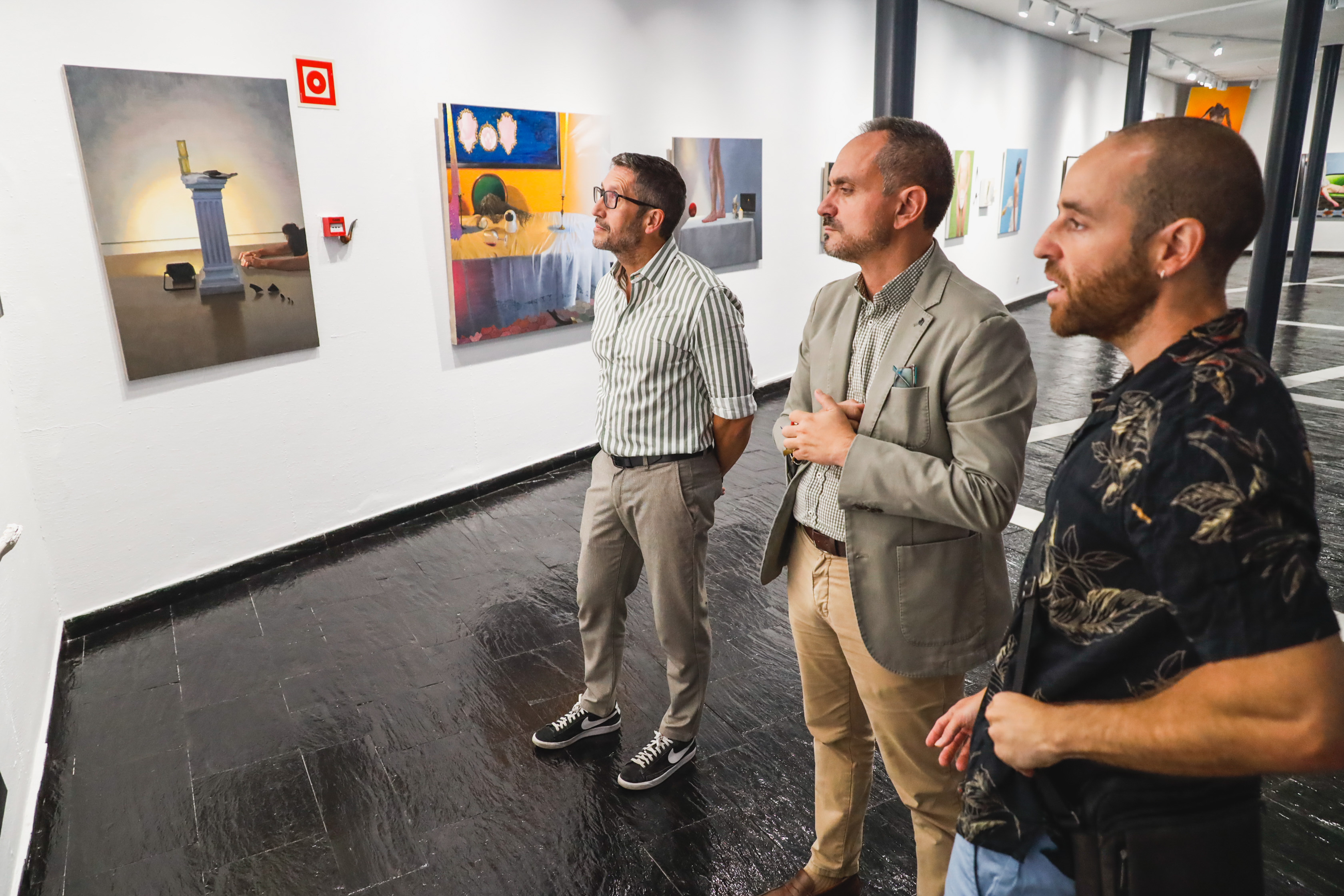 Texto Alternativo: Éxito de participación en la exposición de pintura Violencia desapercibida
