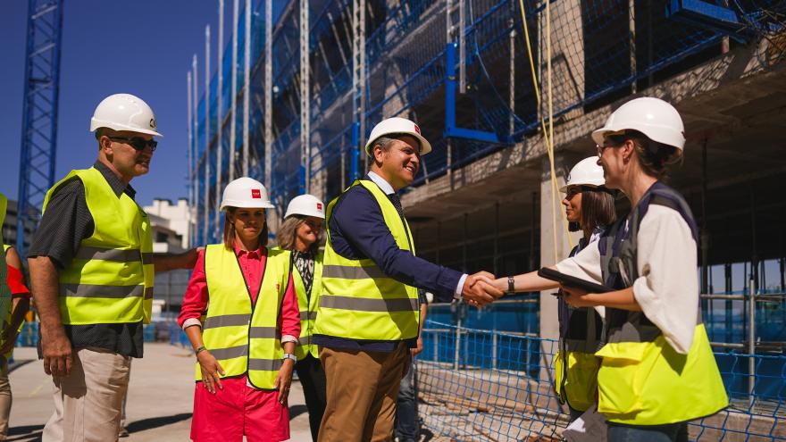 Texto Alternativo: La Comunidad de Madrid amplía el programa Mi Primera Vivienda con la incorporación de cuatro nuevas entidades financieras