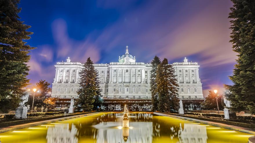 Texto Alternativo: La Comunidad de Madrid pide al Gobierno central ampliar el horario de iluminación de edificios emblemáticos y museos de la capital