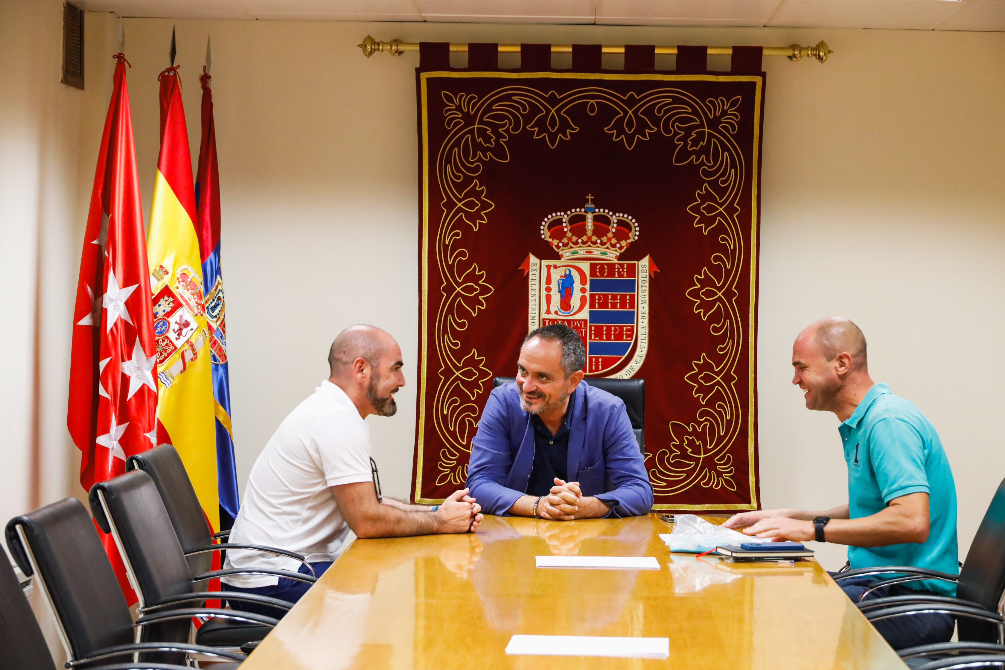 Texto Alternativo: El Alcalde se reúne con la Real Federación Española de Boxeo