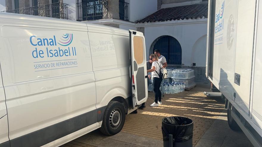 Texto Alternativo: La Comunidad de Madrid suministra más de 30.000 litros de agua potable a poblaciones afectadas por la DANA la DANA