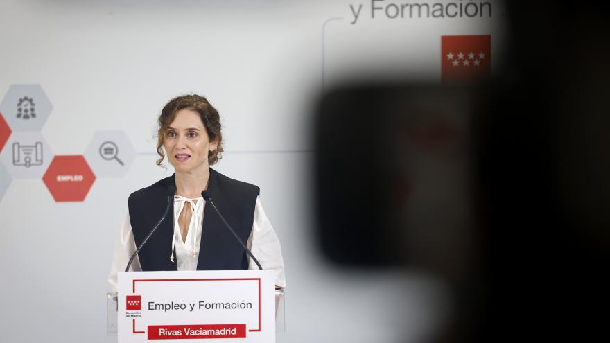 Texto Alternativo: Díaz Ayuso anuncia la incorporación de whatsapp para informar de ofertas de empleo y formación a los madrileños que lo autoricen