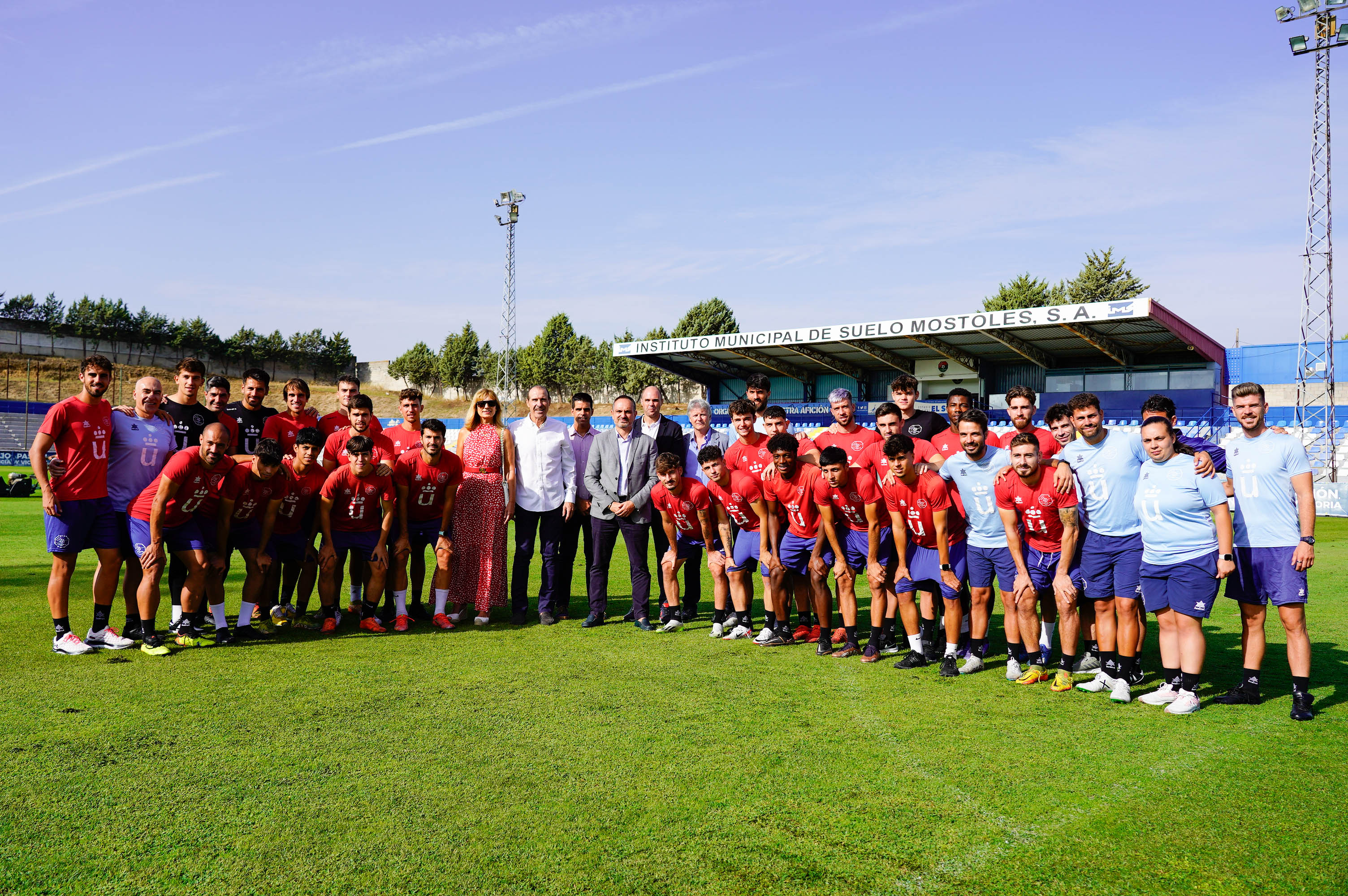 Texto Alternativo: El Alcalde visita al CD Móstoles URJC de cara a la nueva temporada