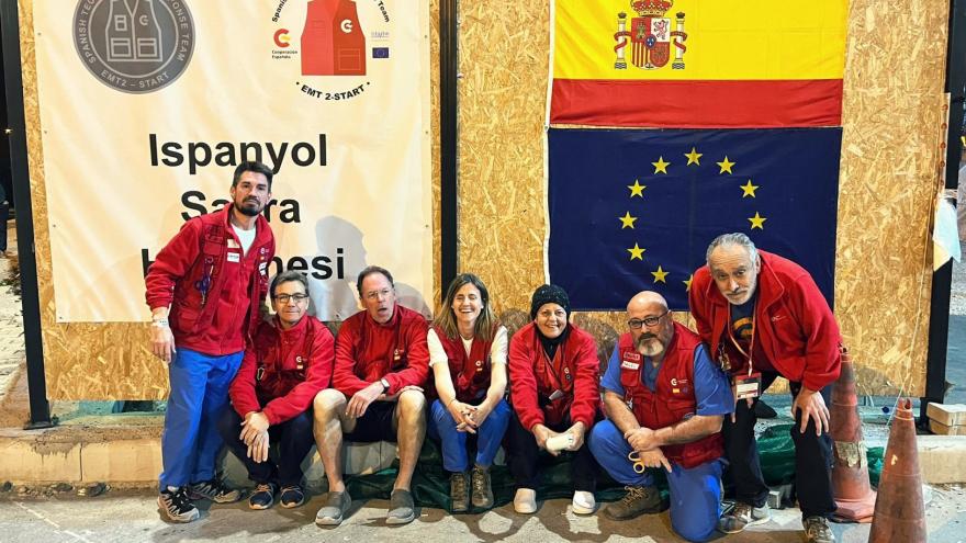 Texto Alternativo: Dos cirujanos del Hospital público Severo Ochoa, condecorados por ayudar a víctimas tras el terremoto de Turquía