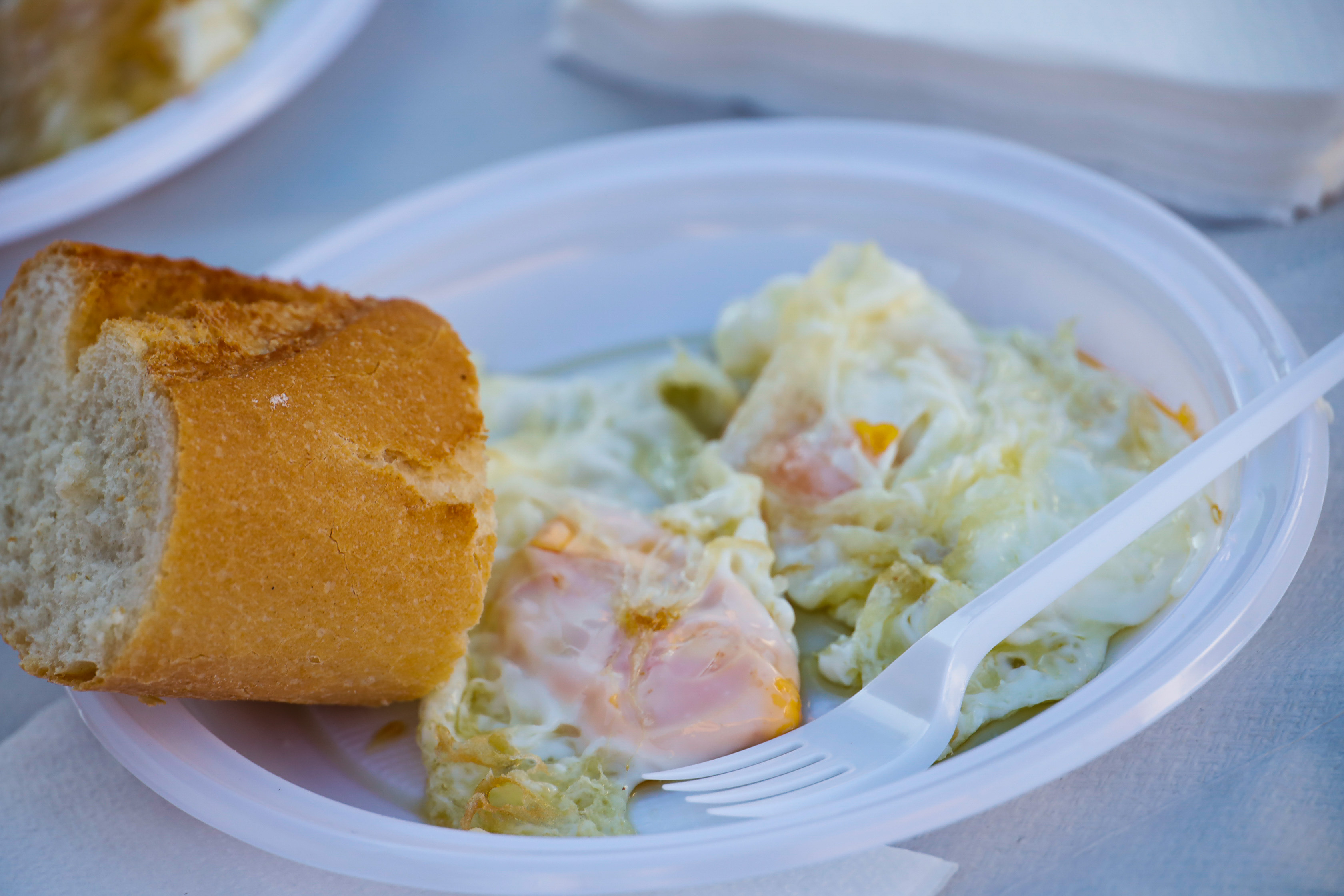 Texto Alternativo: Cerca de 4.000 mostoleños asisten al primer desayuno de las Fiestas