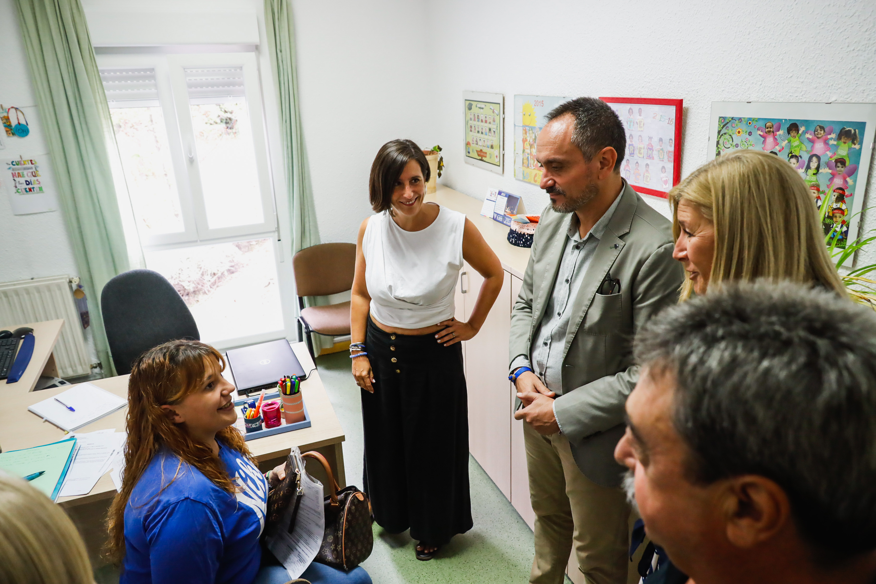 Texto Alternativo: El Alcalde visita la Escuela Infantil El Soto y el CEIP Andrés Torrejón para conocer su situación de cara al inicio escolar