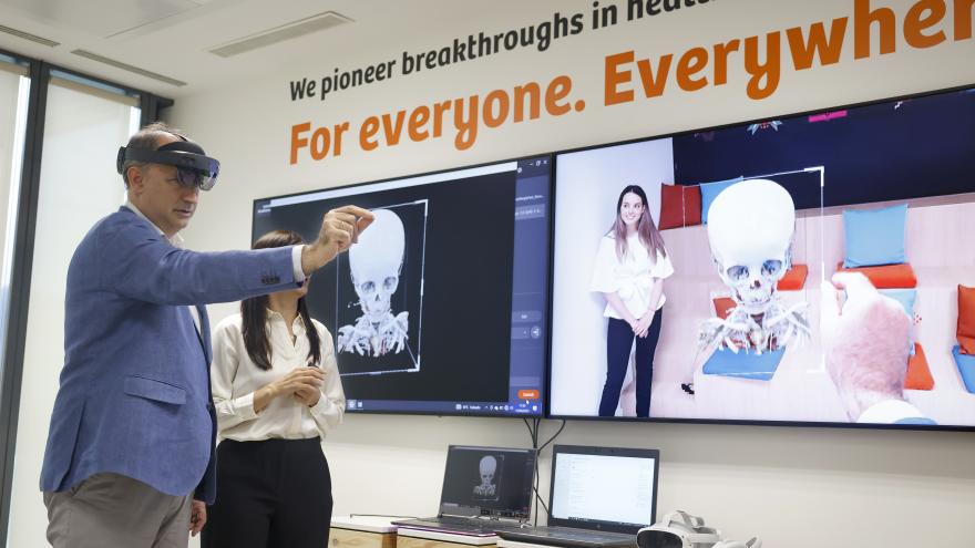 Texto Alternativo: La Comunidad de Madrid probará en hospitales públicos la realidad virtual y aumentada para mejorar tratamientos y diagnósticos