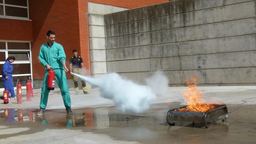 Texto Alternativo: El Hospital Fundación Alcorcón forma a sus profesionales en actuación ante emergencias, en colaboración con Bomberos del municipio
