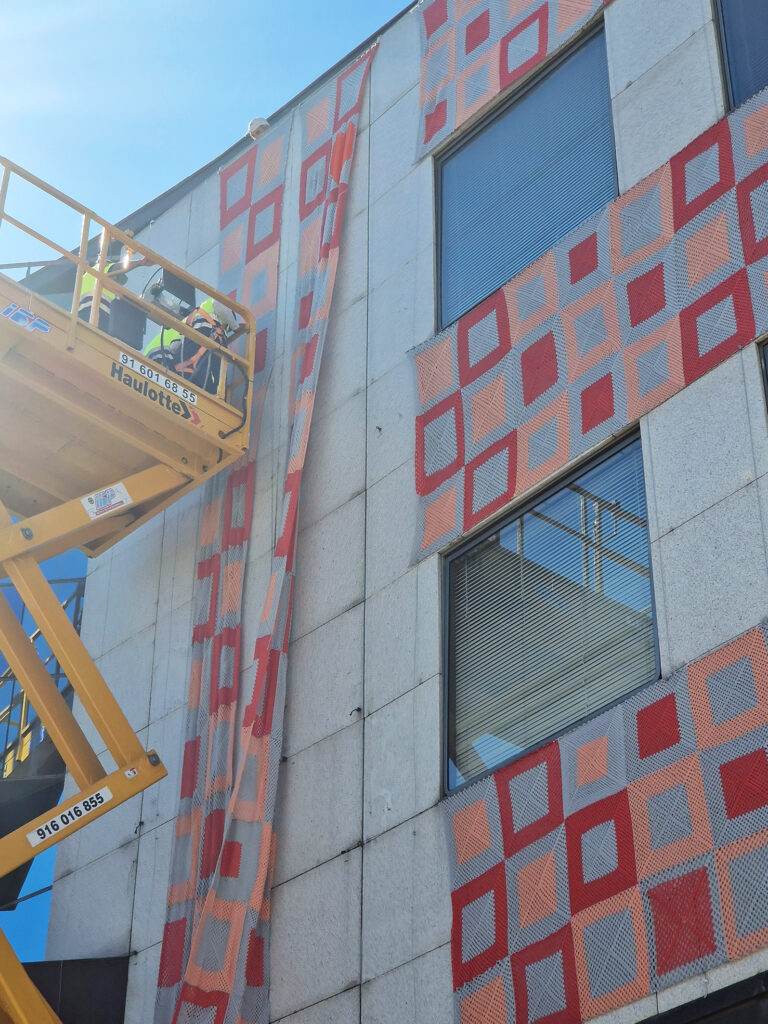 Texto Alternativo: Getafe vestirá su Ayuntamiento de ganchillo
