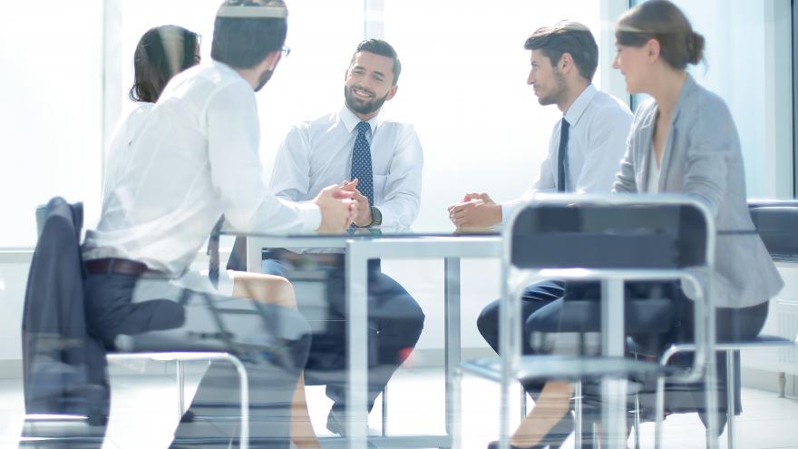Texto Alternativo: La Comunidad de Madrid reúne a expertos para buscar formas innovadoras de incorporar el talento joven y senior al mercado de trabajo
