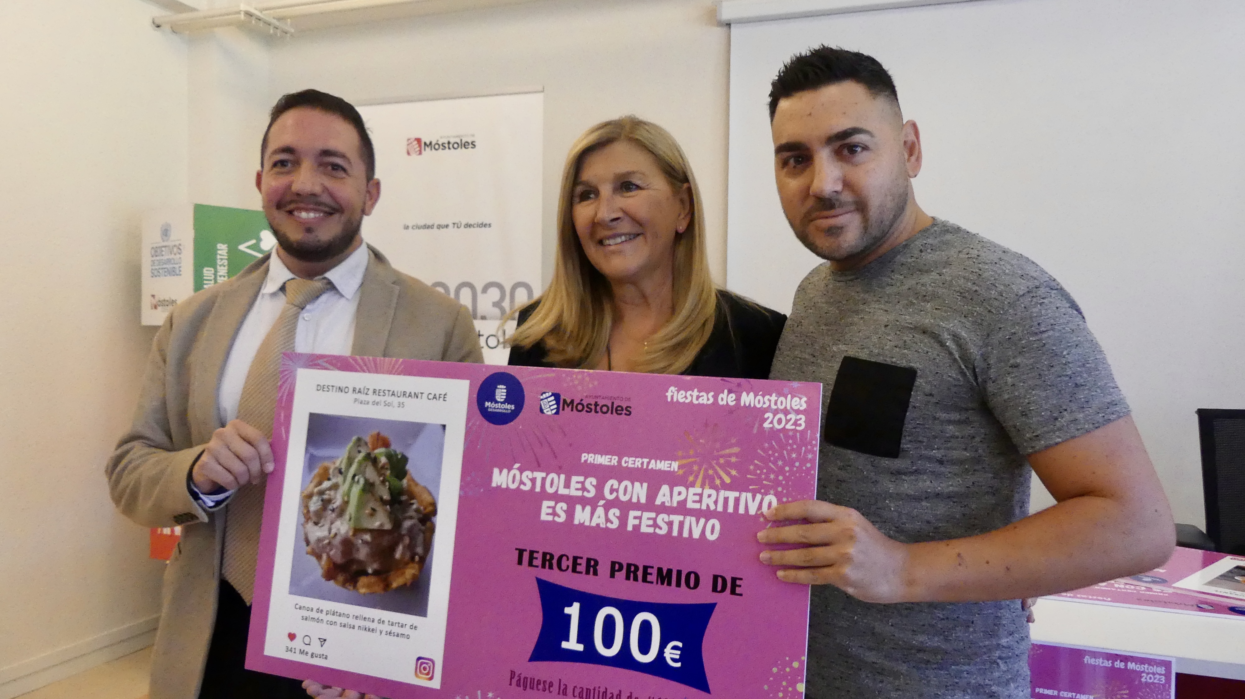 Texto Alternativo: El Ayuntamiento de Móstoles entrega los premios del certamen Móstoles con aperitivo es más festivo