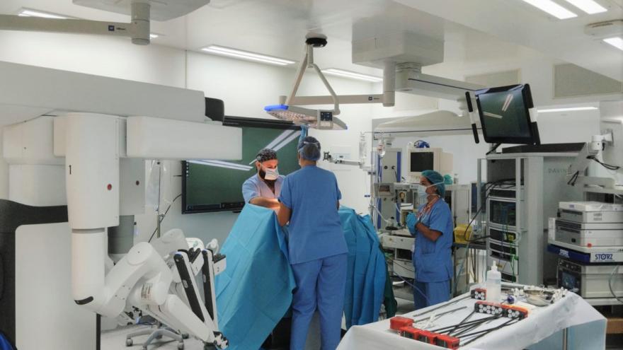 Texto Alternativo: El Hospital Clínico San Carlos, referente en innovación sanitaria, tecnología y formación en cirugía robótica