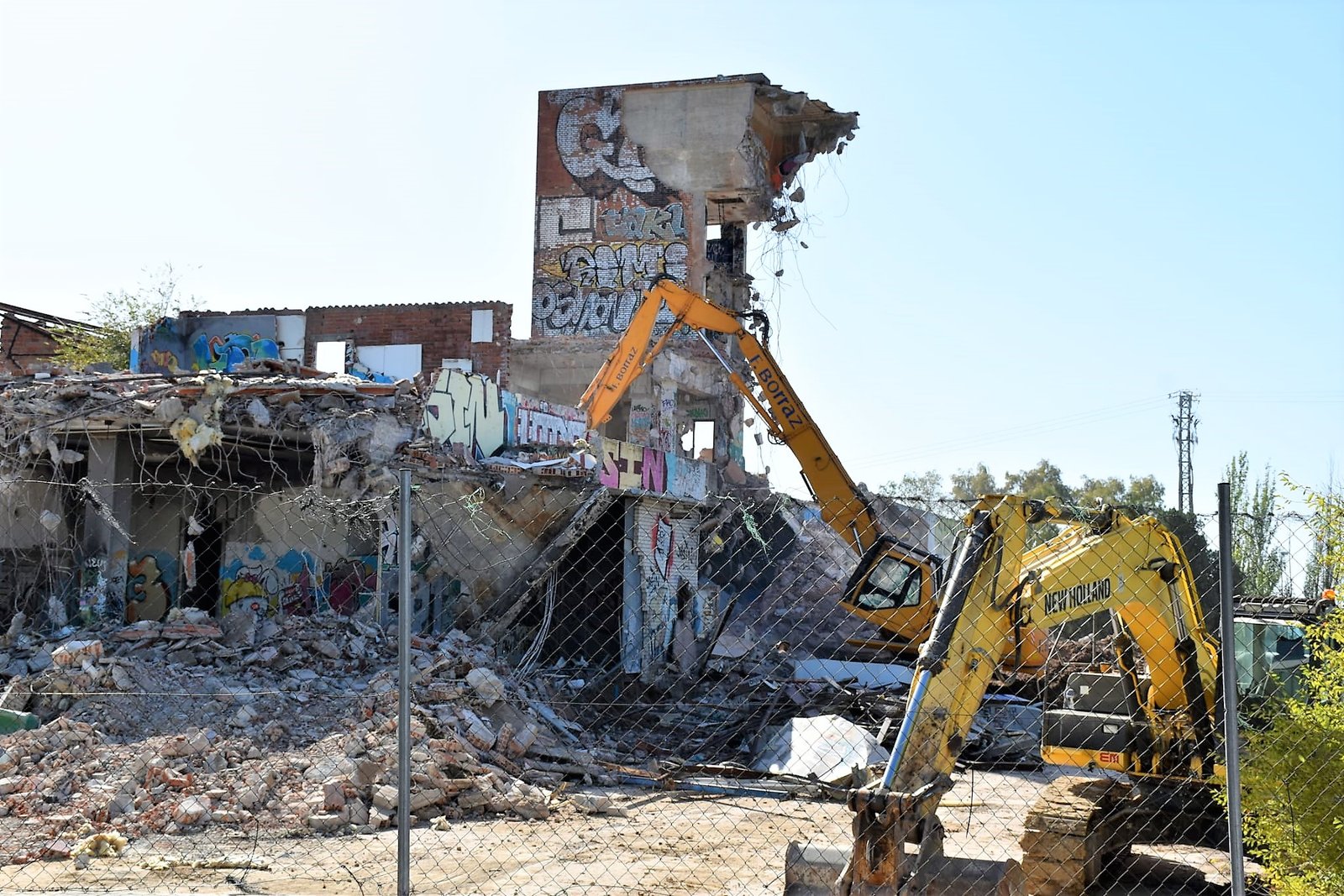 Texto Alternativo: Comienzan los trabajos de demolición del conocido edificio del matadero