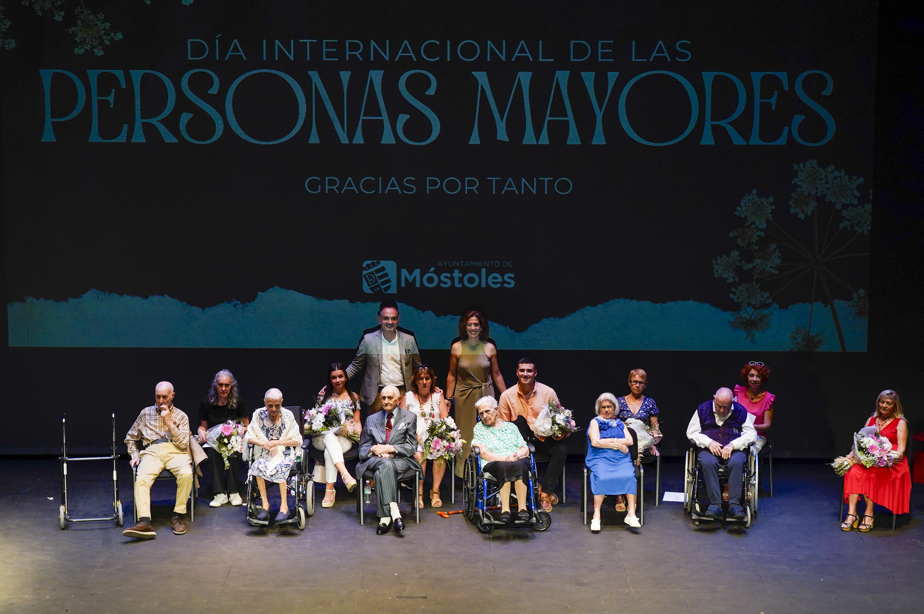 Texto Alternativo: Móstoles rinde homenaje a los residentes más longevos del centro de mayores Juan XXIII
