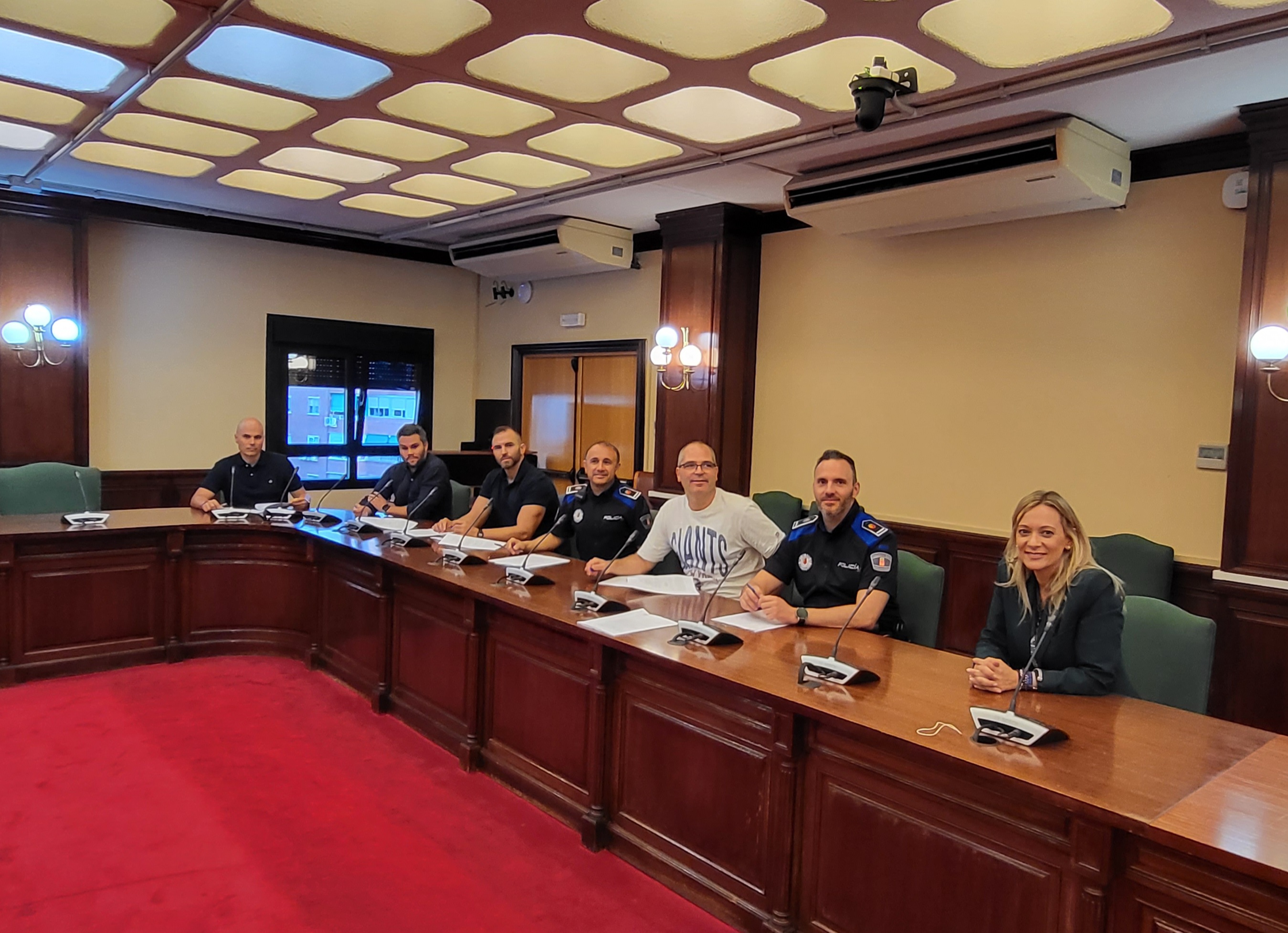 Texto Alternativo: Los nuevos oficiales y subinspectores de la Policía Municipal de Móstoles toman posesión de su cargo