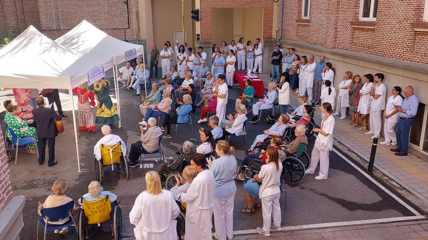 Texto Alternativo: El Hospital Universitario Cruz Roja realiza una jornada de puertas abiertas con motivo del Día Internacional de las Personas Mayores