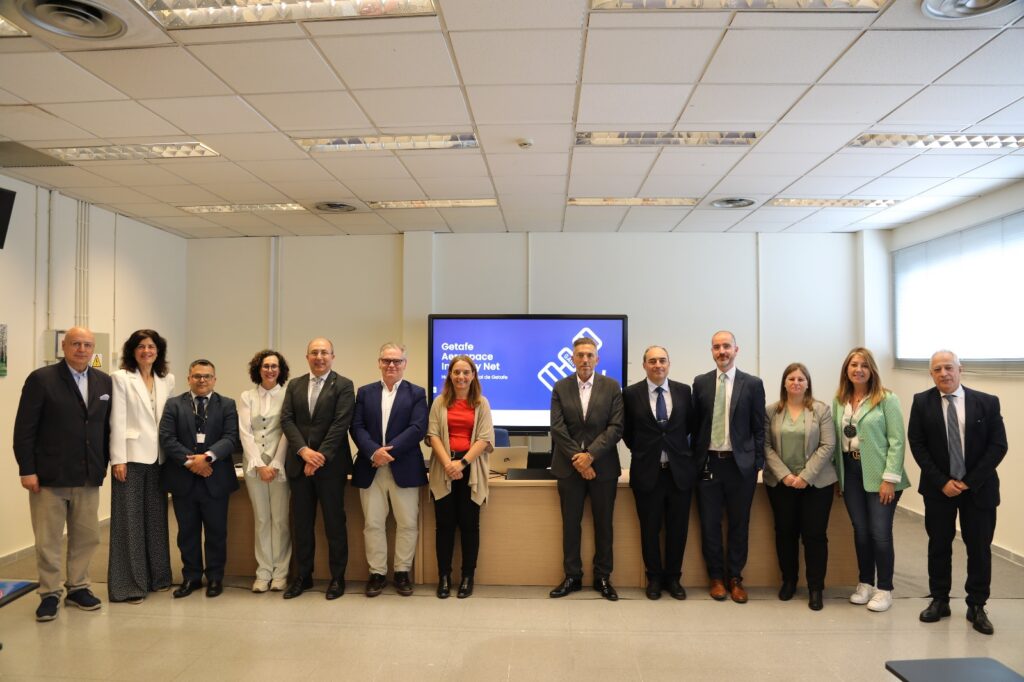 Texto Alternativo: La alcaldesa apoya la creación de un HUB aeroespacial en Getafe